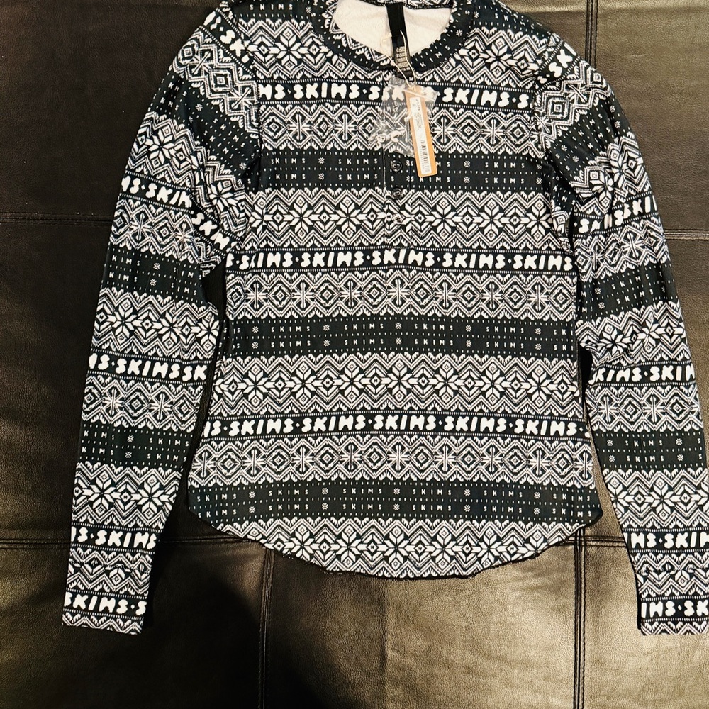 SKIMS Plush Hensley Pajama set black and white color. Top is XL NwT  bottom is L - Picture 4 of 14